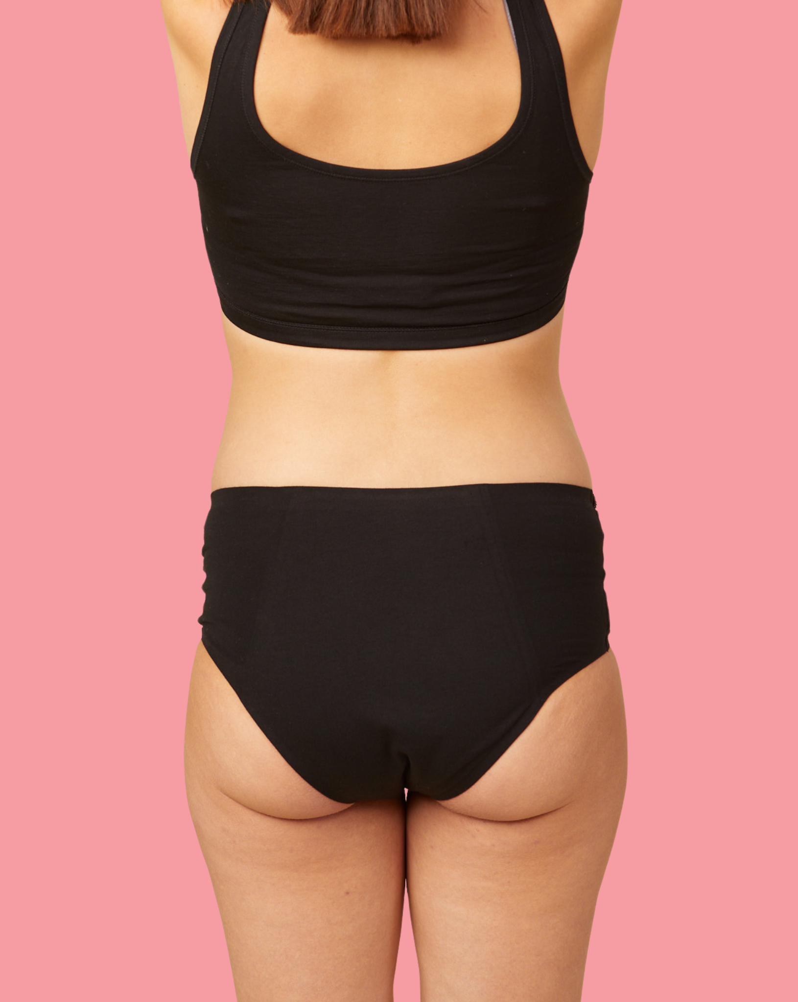 dais maternity absorbent and washable underwear from the back modelled on a pregnant woman.